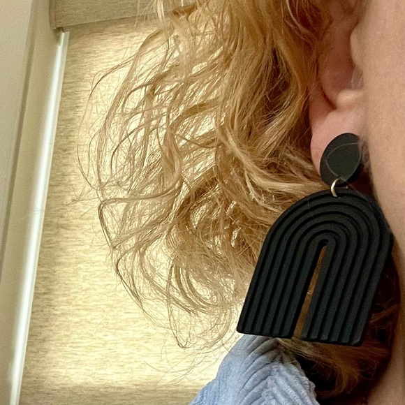 Acrylic Round & U Shaped Dangle Earrings - Picture 4 of 4